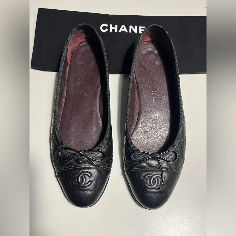CHANEL Black Quilted Leather CC Logo Ballet Flats